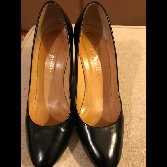 Black Leather Designer Pumps. - Picture 1 of 4